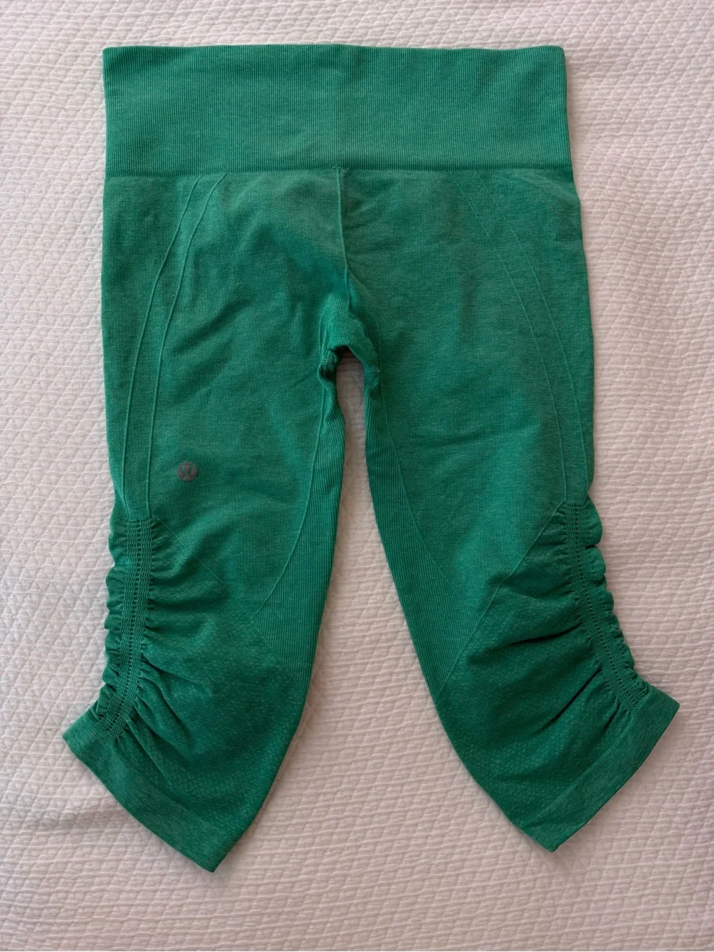 EUC Lululemon Green Cropped Leggings with Side Ruche